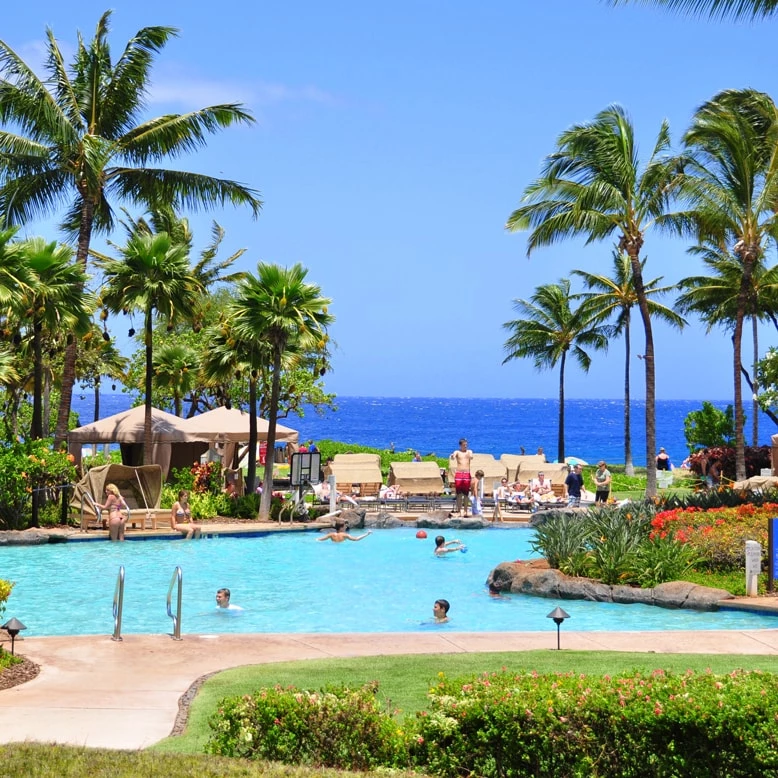 Call Royal Taxi (808) 874-6900 for your best shuttle taxi ride from Kahului Airport to Kaanapali, Ritz Carlton, Westin Maui, Westin Villas Sheraton Resorts and etc.